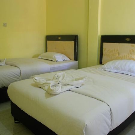 Pondok Wisata Dan Restoran Elim Ваингапу Экстерьер фото