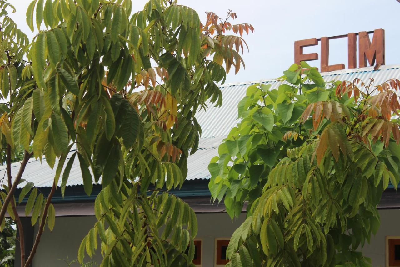 Pondok Wisata Dan Restoran Elim Ваингапу Экстерьер фото