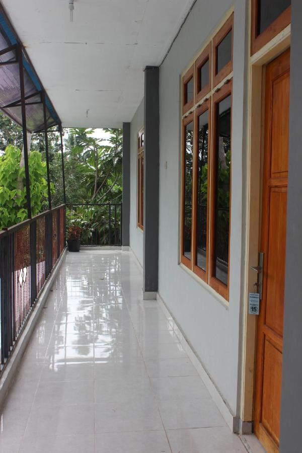Pondok Wisata Dan Restoran Elim Ваингапу Экстерьер фото