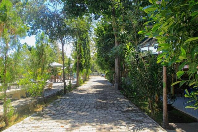 Pondok Wisata Dan Restoran Elim Ваингапу Экстерьер фото